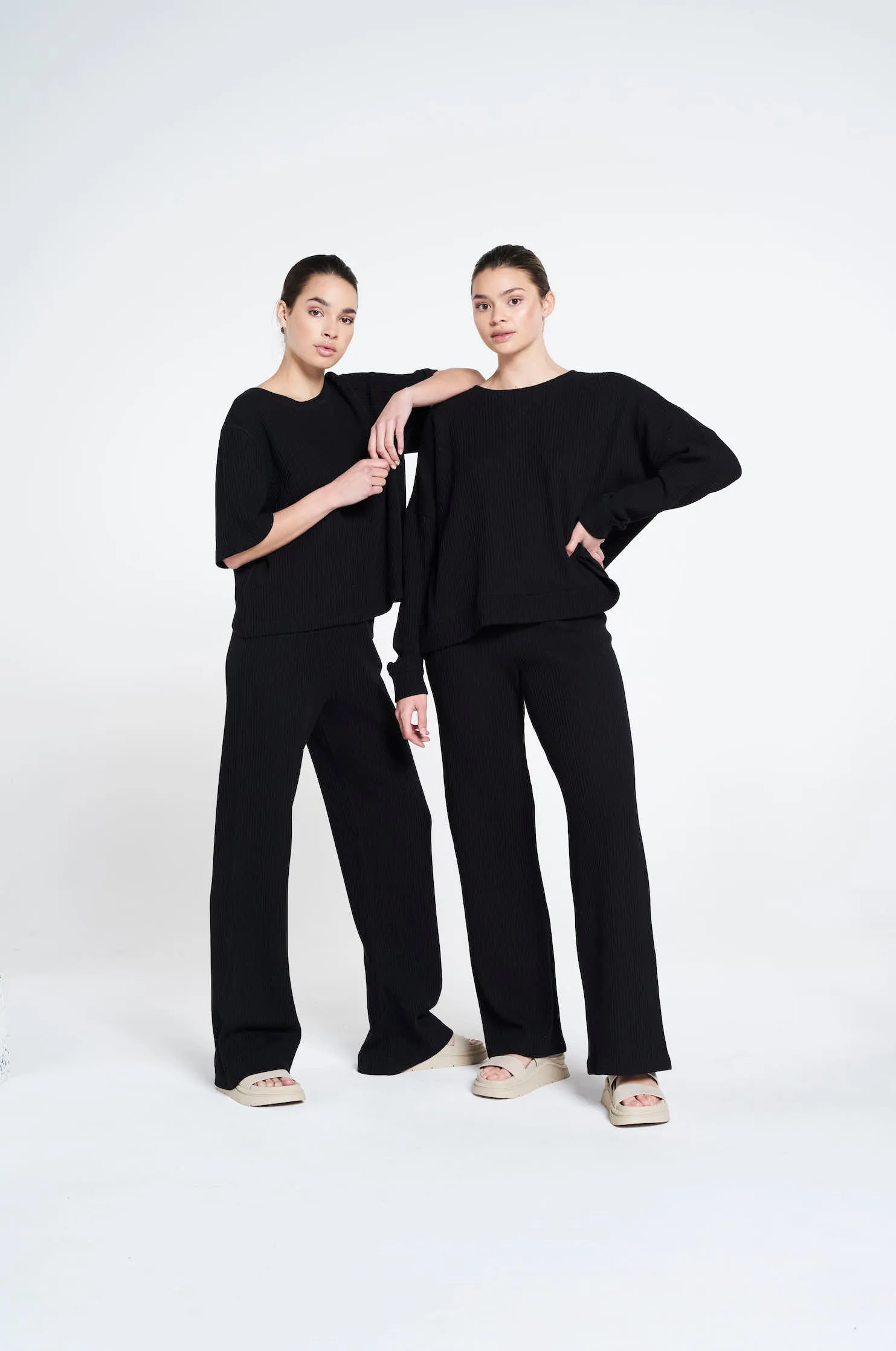 Relaxed fit structured flared pants - Black