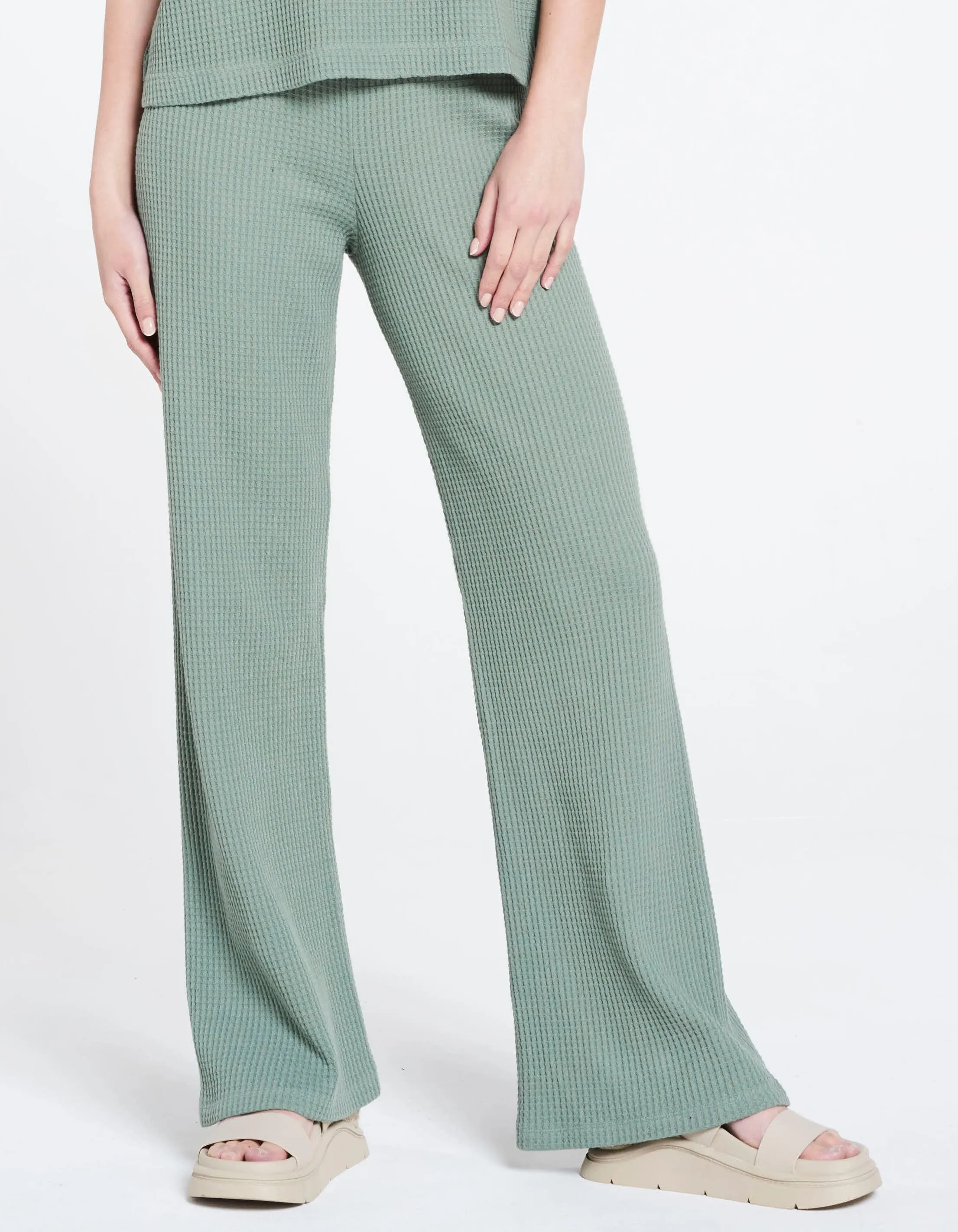 Relaxed fit structured flared pants - Silvered Olive